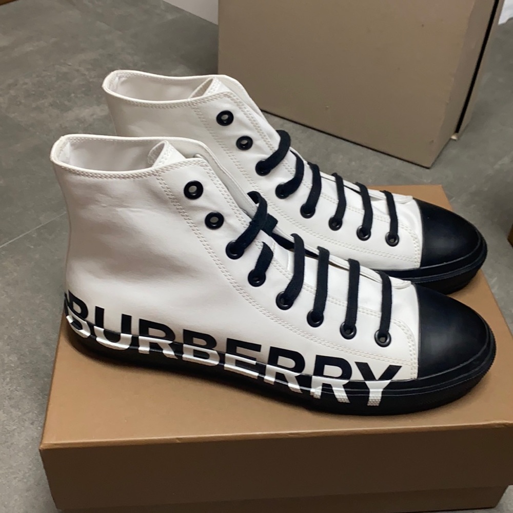 Authentic Burberry Larkhall Sneakers